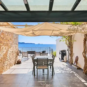 Maison Sur L'eau-hyères-almanarre-parkings/clim/wifi Villa Hyères